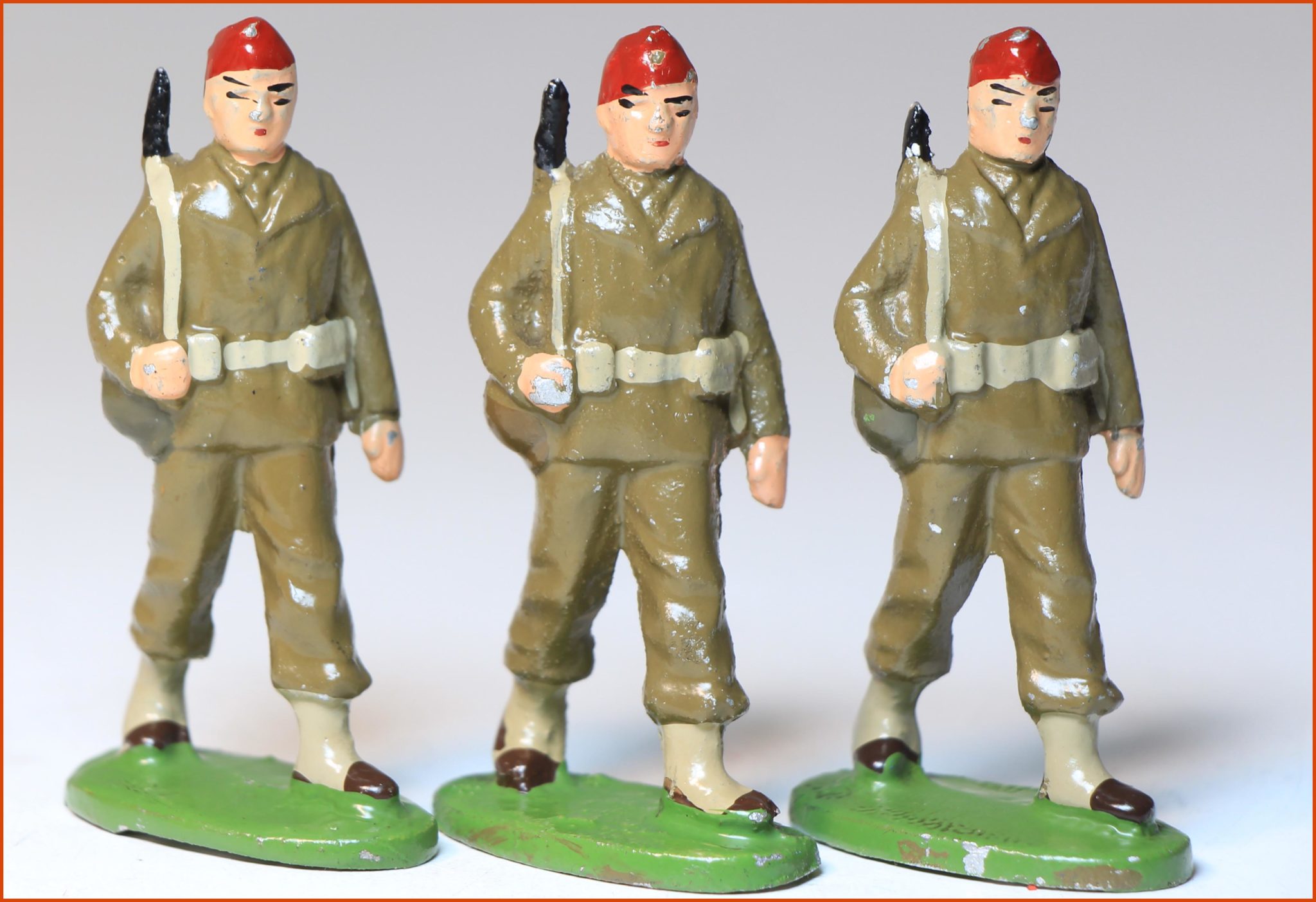 Figurine Quiralu - Brancardier Service De Santé Armée Française - Échelle 1:32
